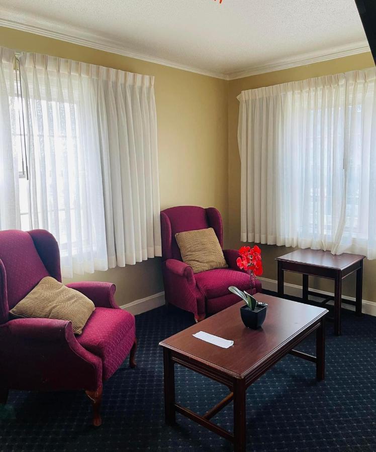 Senate Suites Extended Stay Hotel Topeka Esterno foto