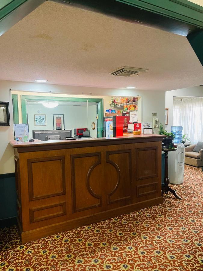 Senate Suites Extended Stay Hotel Topeka Esterno foto