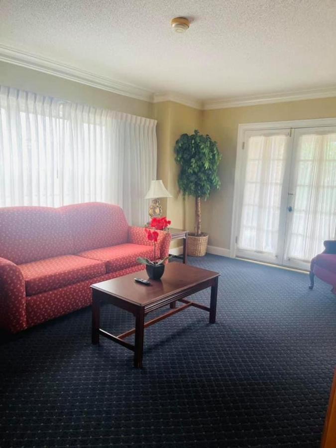 Senate Suites Extended Stay Hotel Topeka Esterno foto
