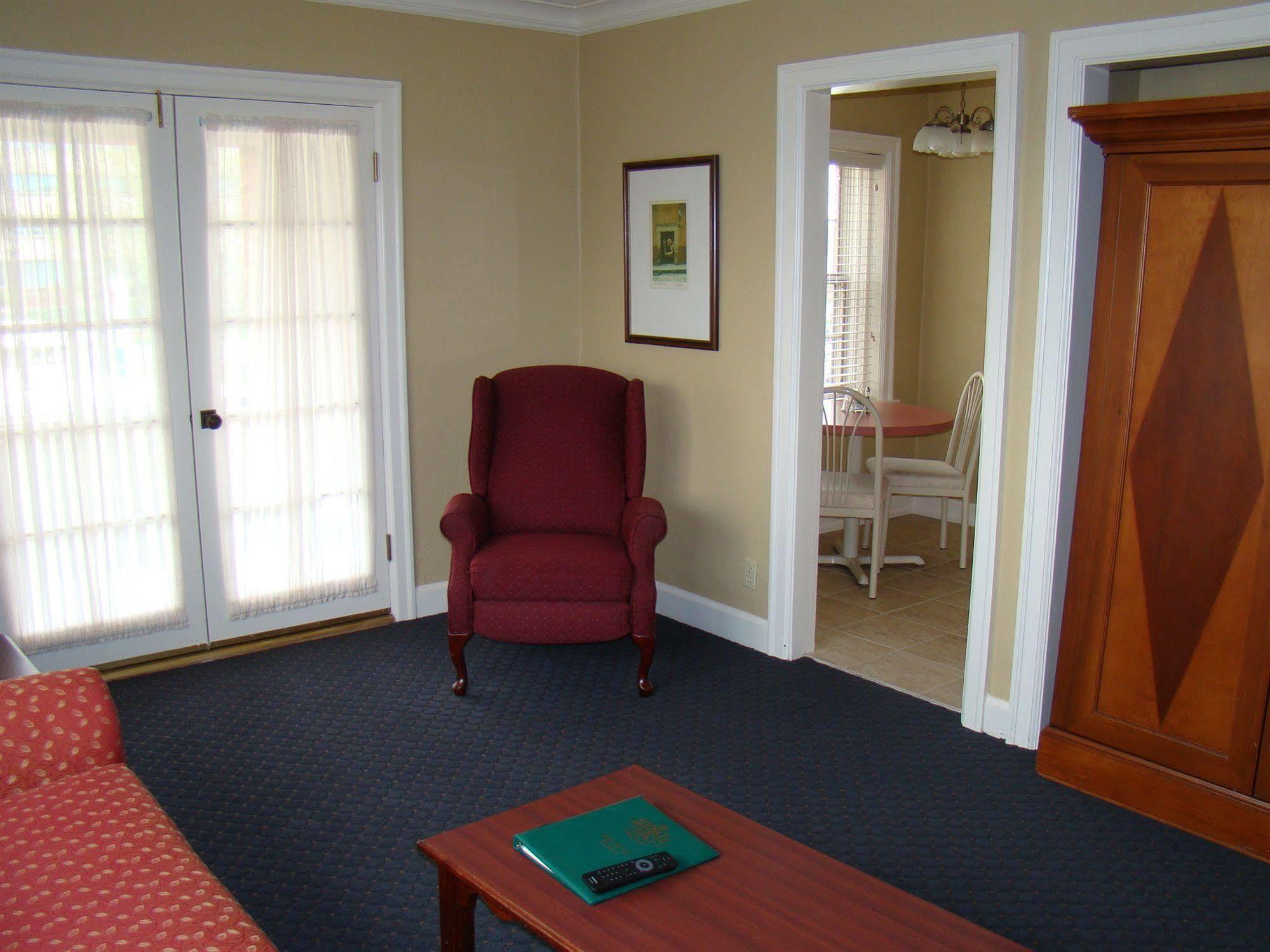 Senate Suites Extended Stay Hotel Topeka Esterno foto