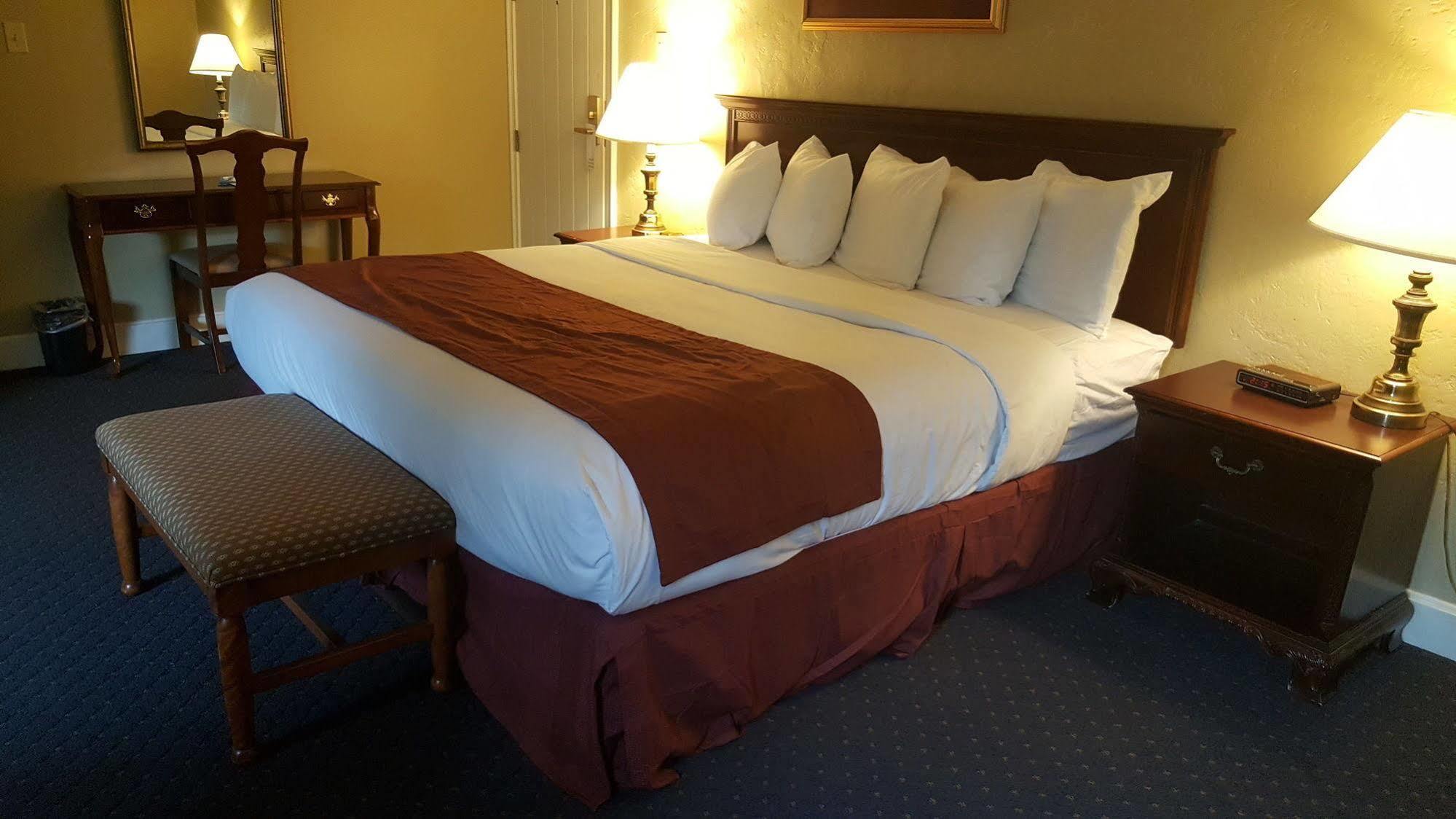 Senate Suites Extended Stay Hotel Topeka Esterno foto