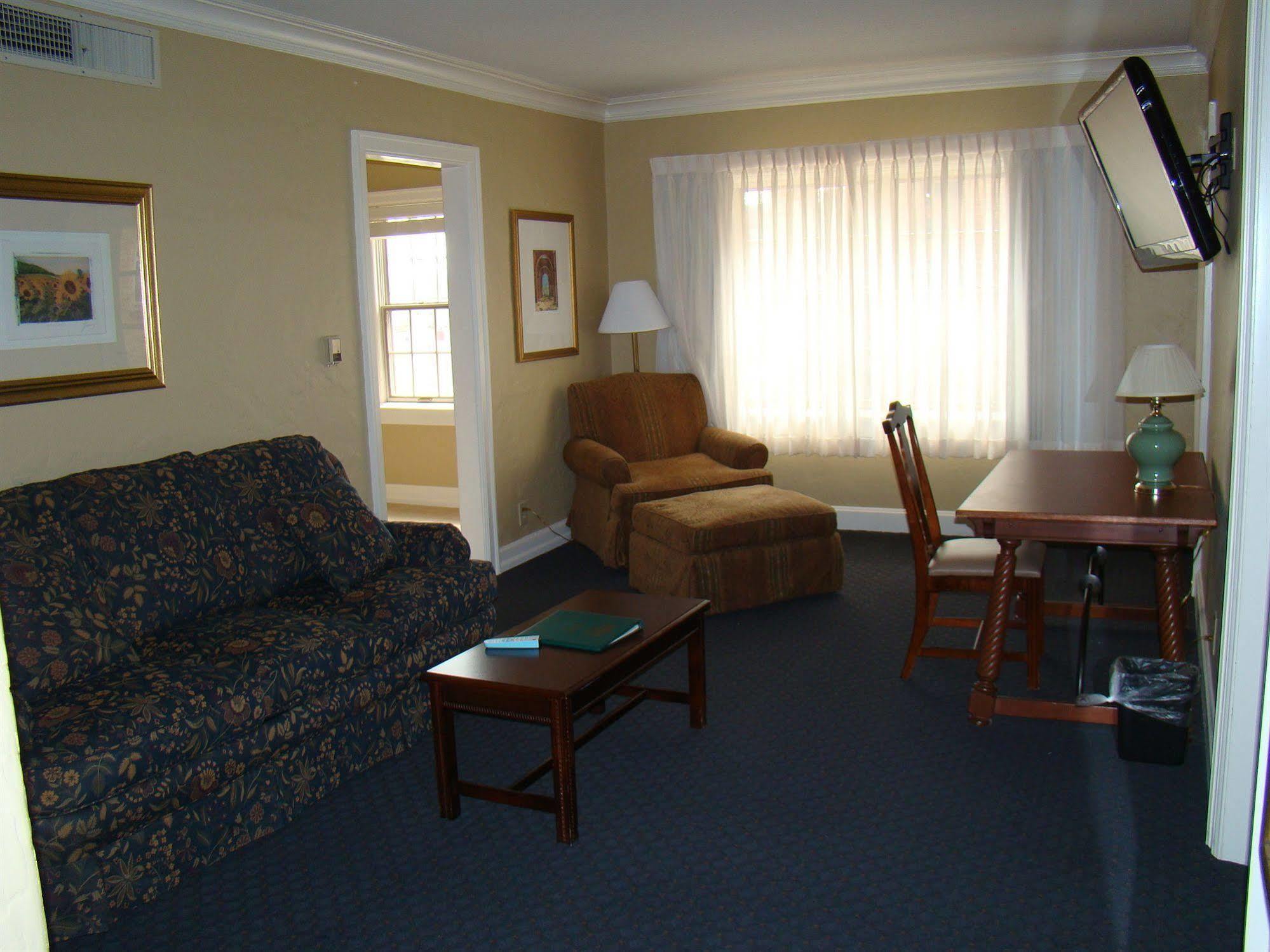 Senate Suites Extended Stay Hotel Topeka Esterno foto